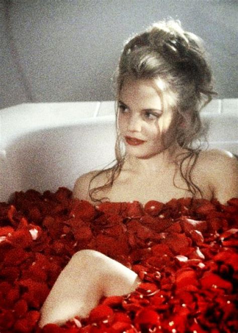 Mena Suvari Boobs Scene – American Beauty (1:53)